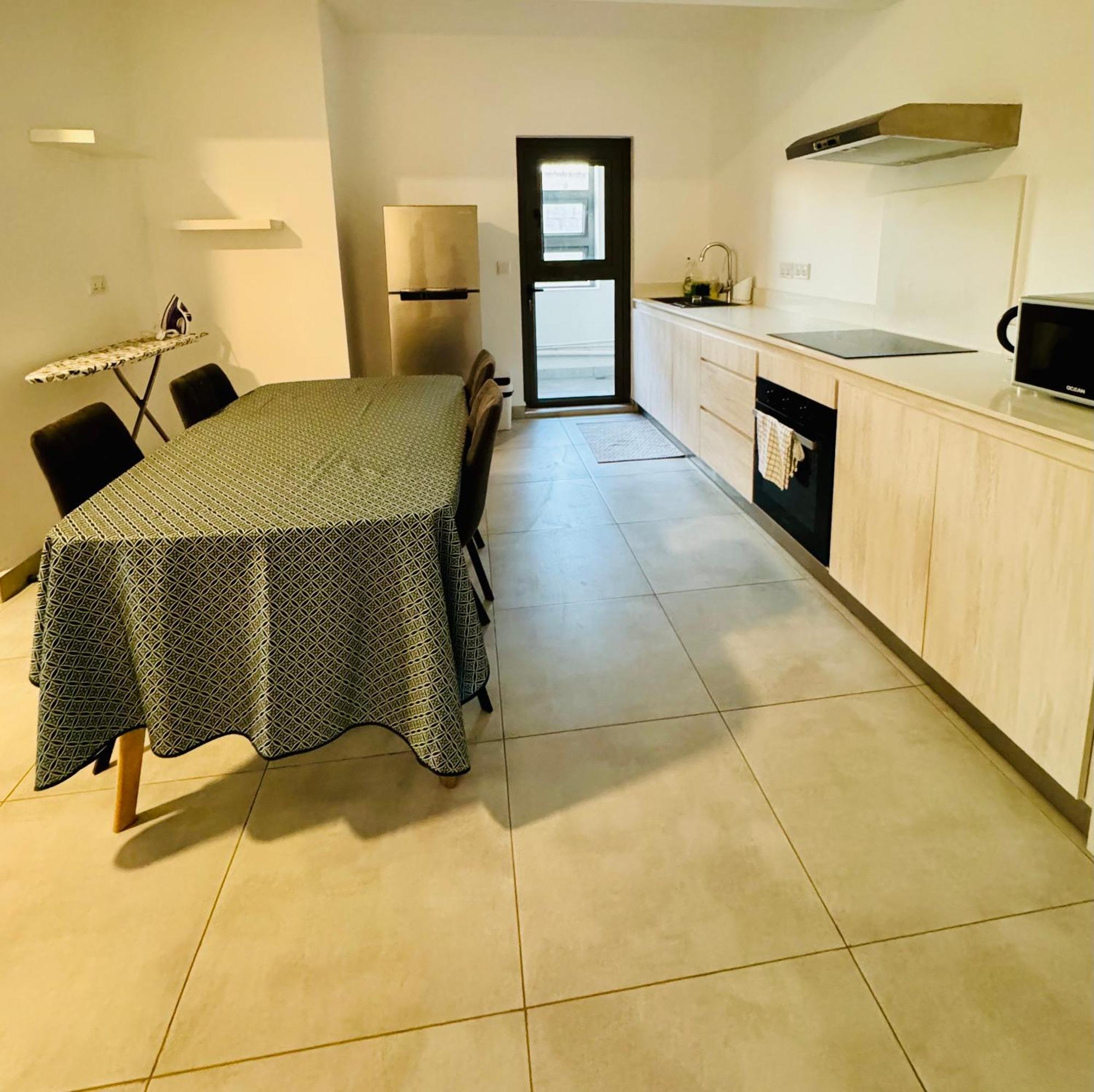 Modern Flat In Flic En Flac-Walk To The Beach Esterno foto